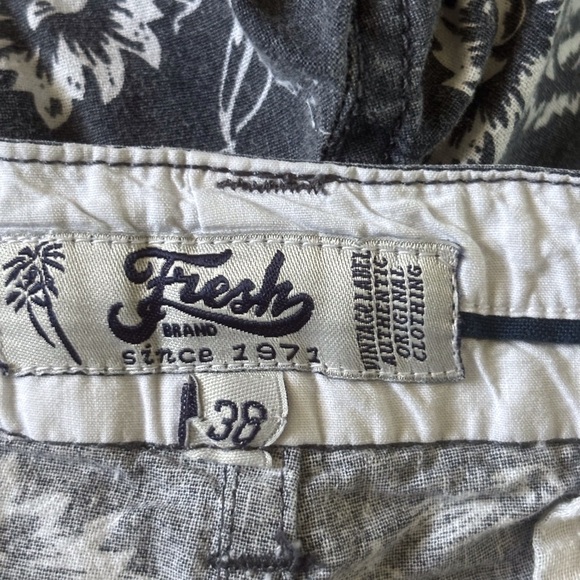 Fresh Gray and White Flat Front floral summer Shorts in size 38 - Picture 6 of 7